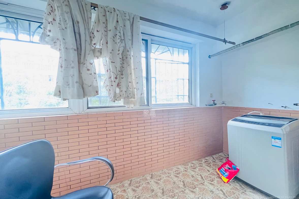 东南明苑  3室2厅2卫   2500.00元/月室内图