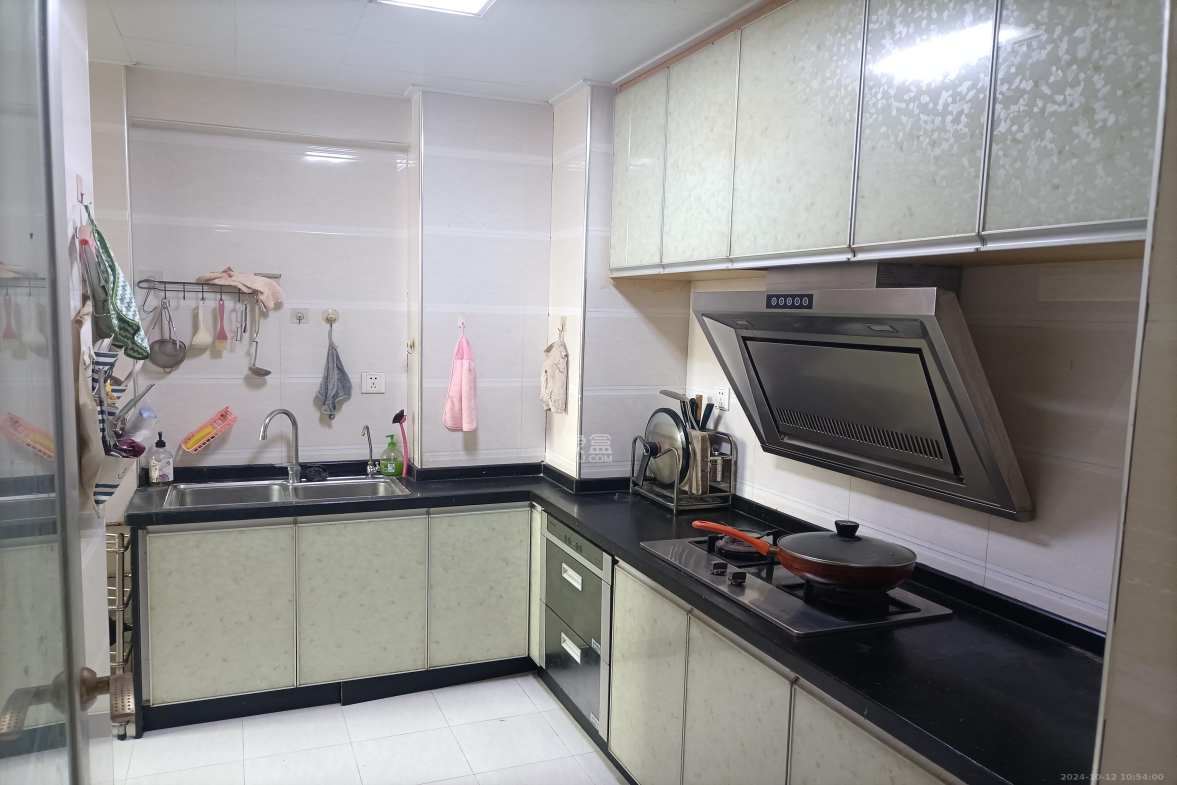 圣力华苑  3室2厅2卫   2200.00元/月室内图