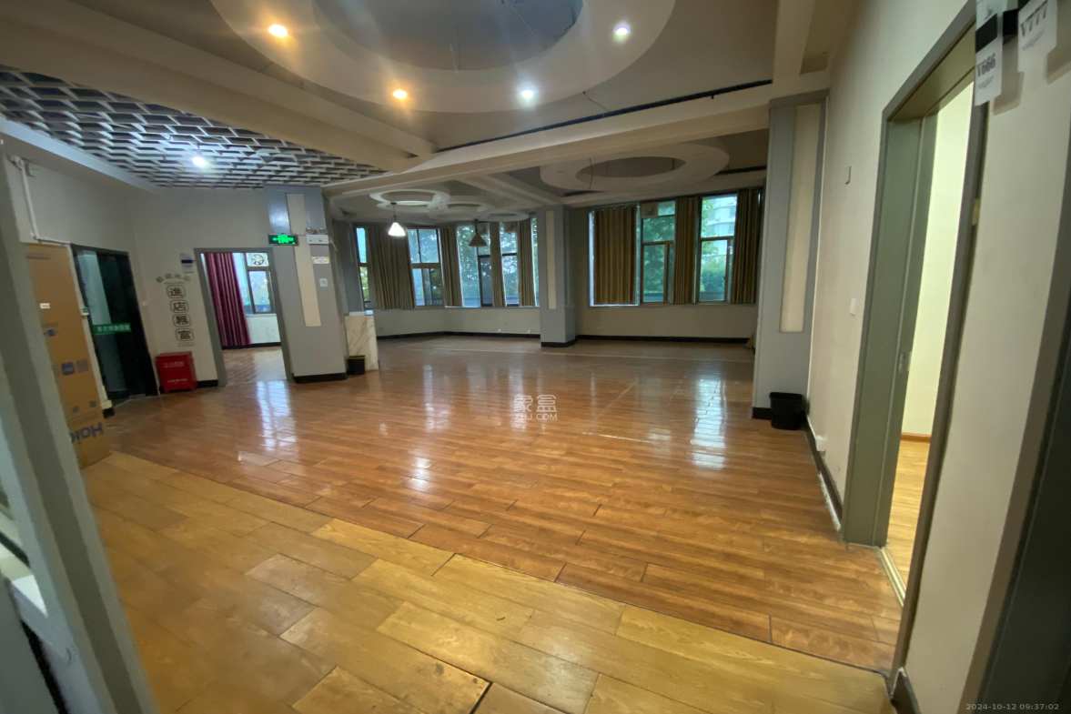 松雅安置小区  4室2厅2卫   3200.00元/月室内图1