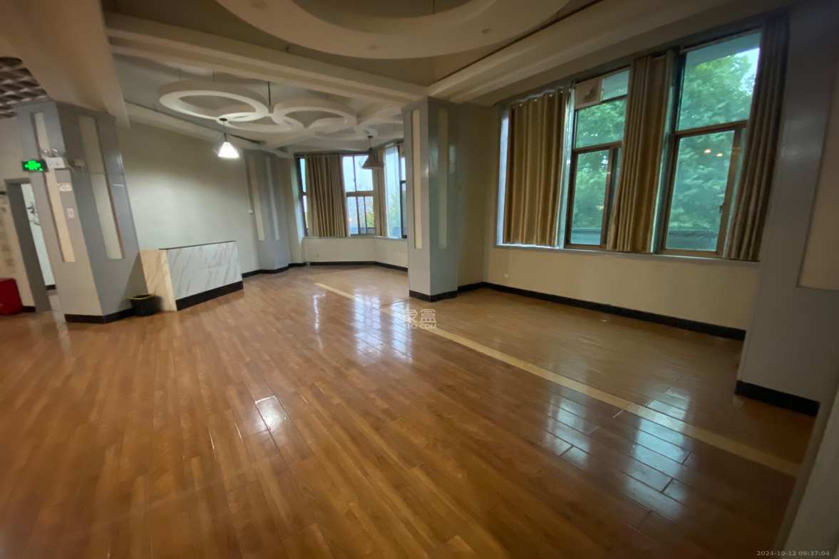 松雅安置小区  4室2厅2卫   3200.00元/月室内图