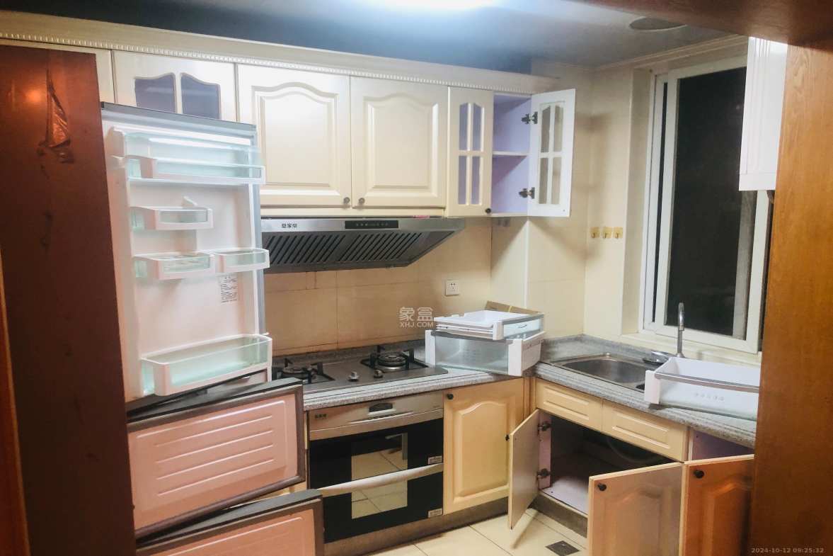 世景华庭  3室2厅2卫   2200.00元/月室内图