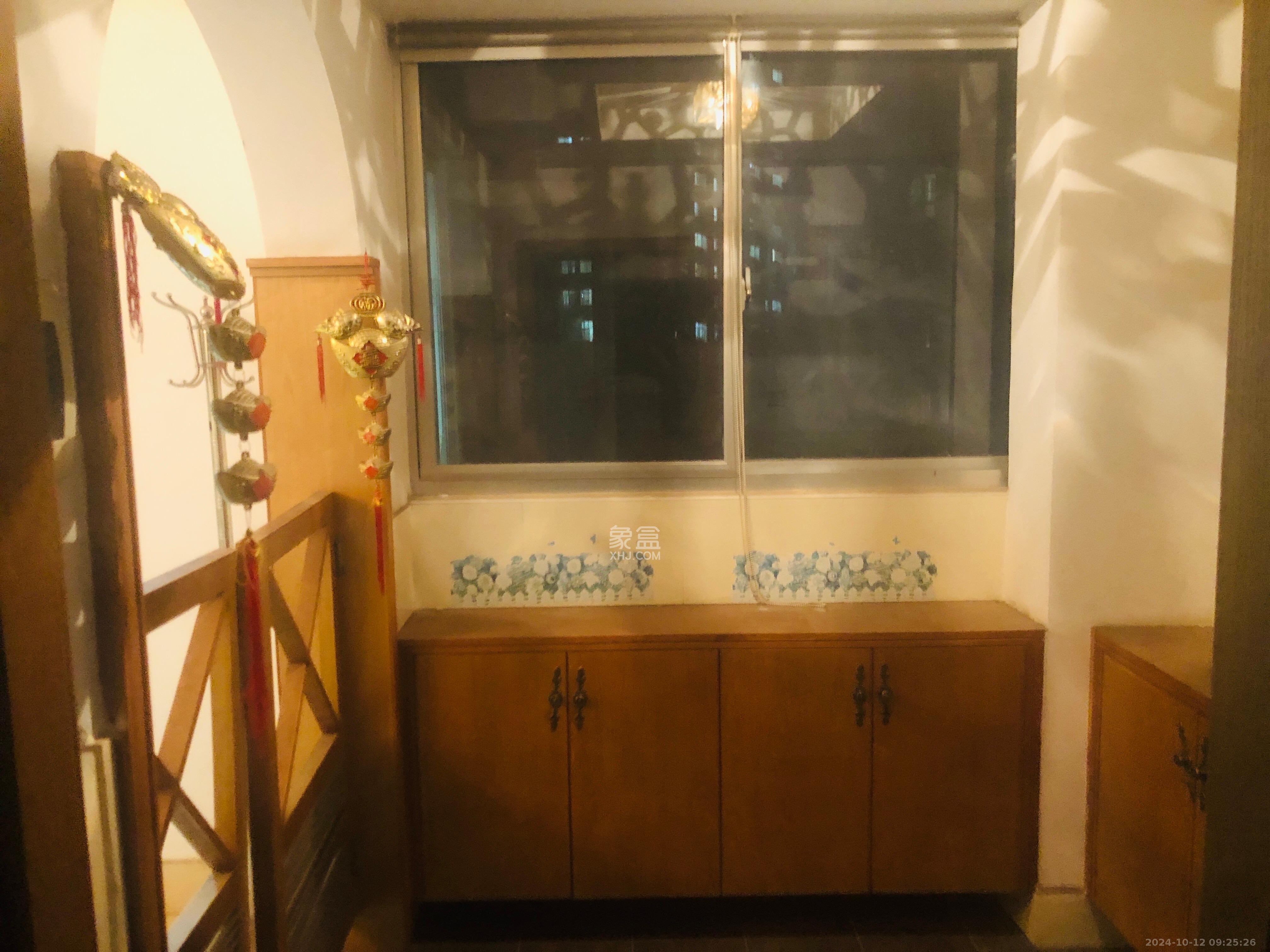 世景华庭  3室2厅2卫   2200.00元/月