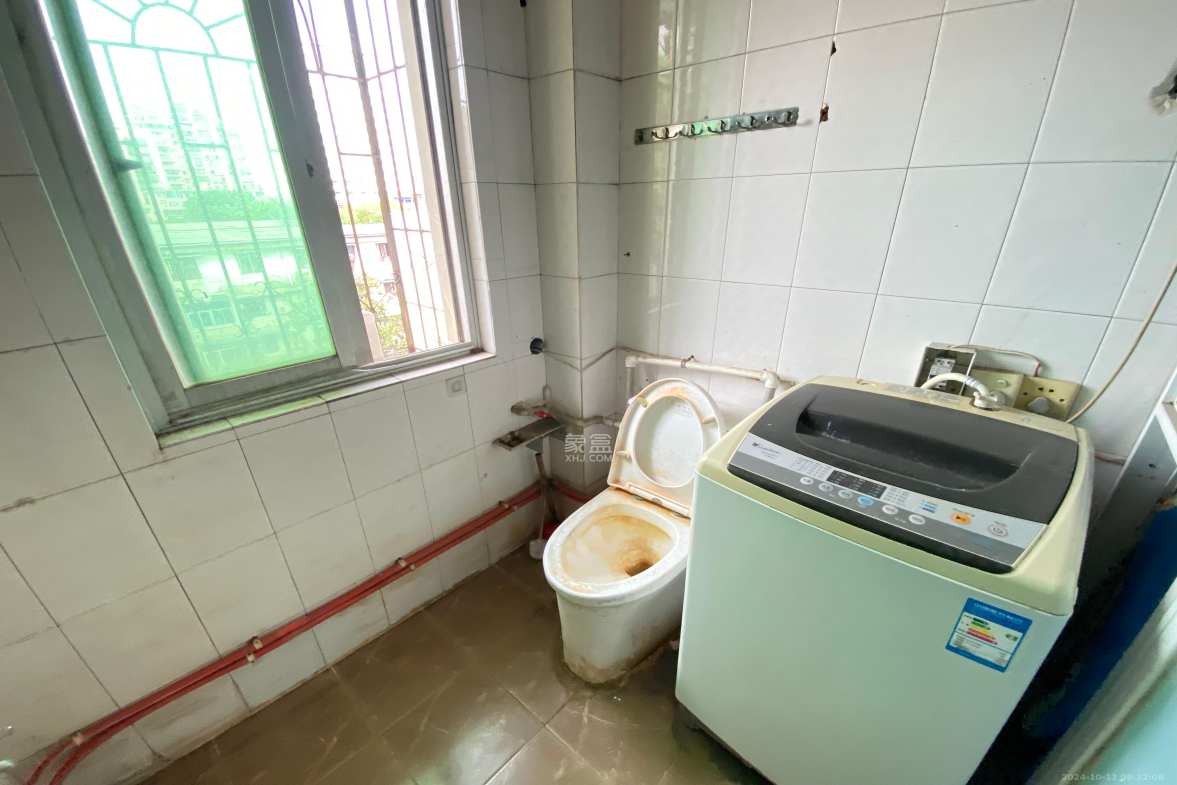 石油小区 3室2厅2卫 2400.0元/月 石油小区 3室2厅2卫 2400.0元/月室内图