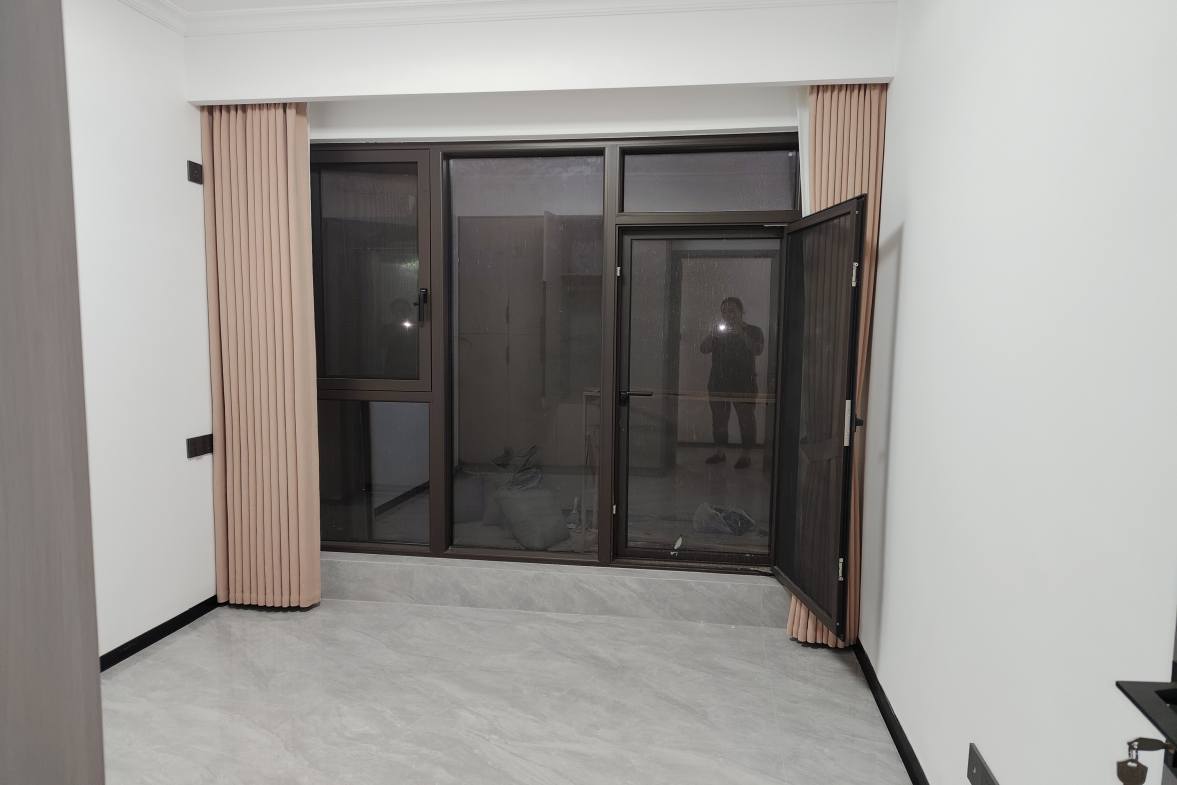 建发央著（悦发央著）  3室1厅1卫   98.00万客厅