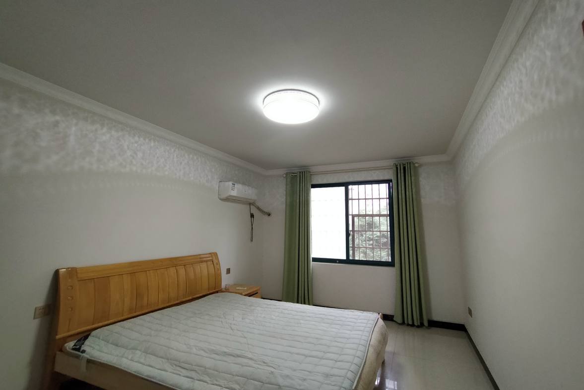 紫荆花苑  3室2厅2卫   1900.00元/月室内图