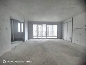 吾悦广场  4室2厅2卫    70.8万