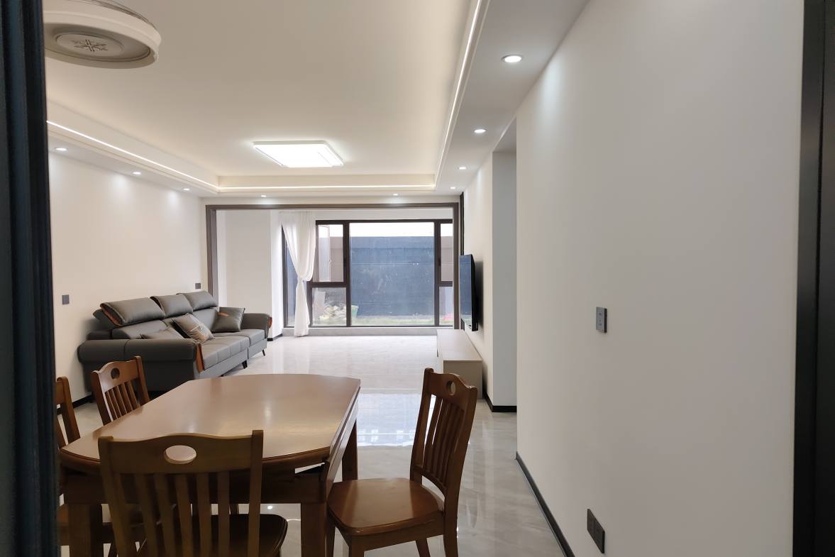 建发央著（悦发央著）  3室1厅1卫   98.00万客厅