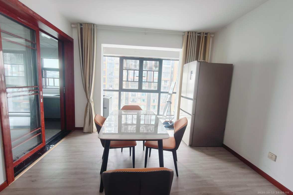 海伦春天  3室2厅1卫    2300.0元/月室内图