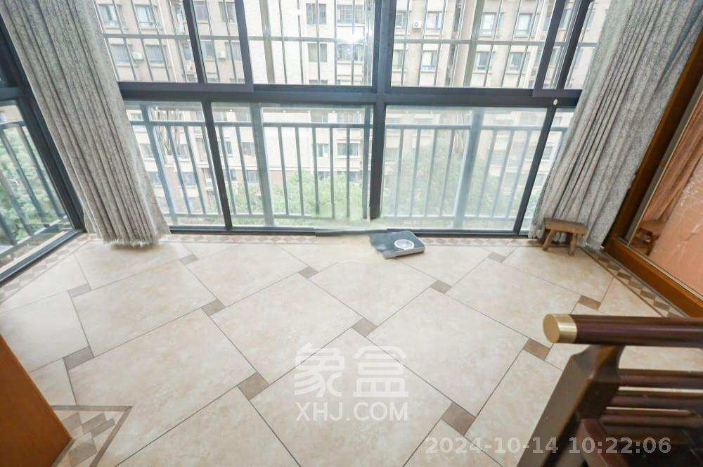 八方小区D区  4室2厅2卫   4500.00元/月室内图