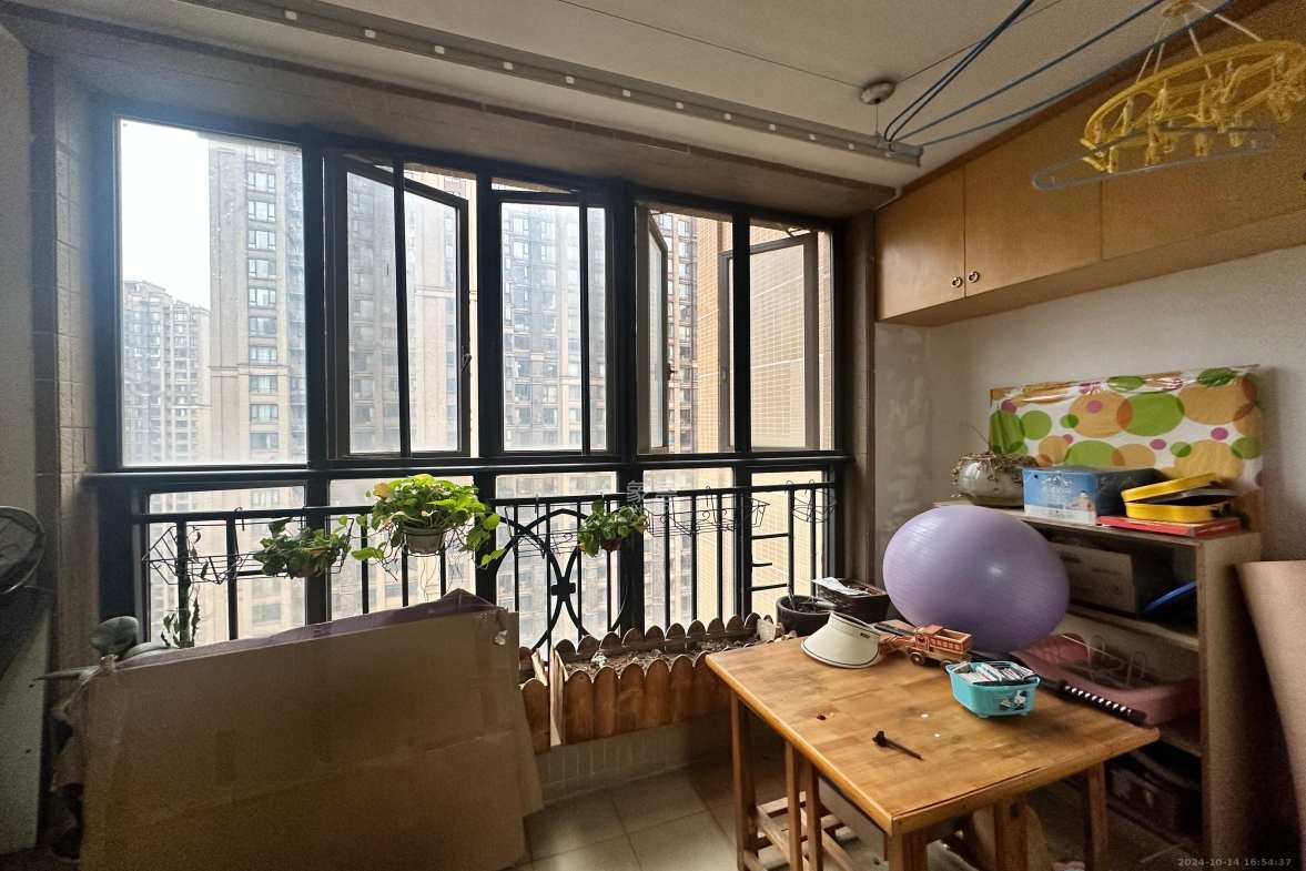 中海国际一期  4室2厅2卫   2700.00元/月室内图