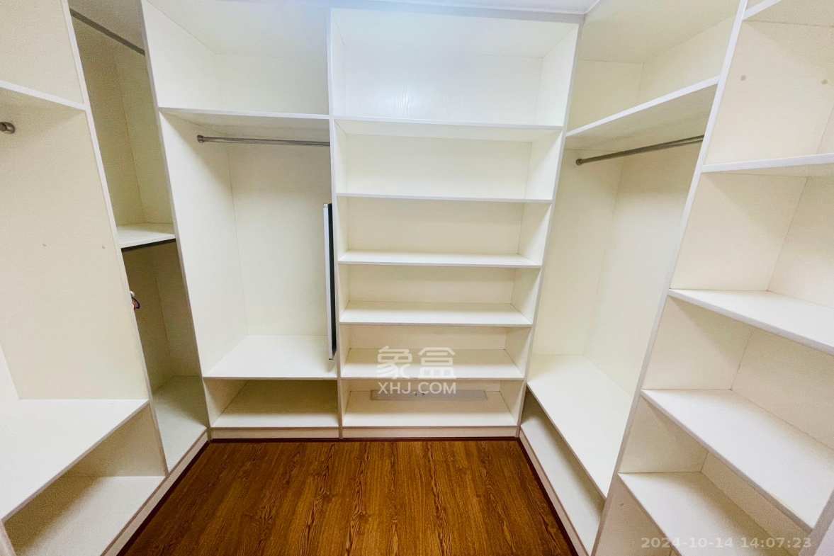 半山壹号 3室2厅2卫 3400.0元/月 半山壹号 3室2厅2卫 3400.0元/月室内图