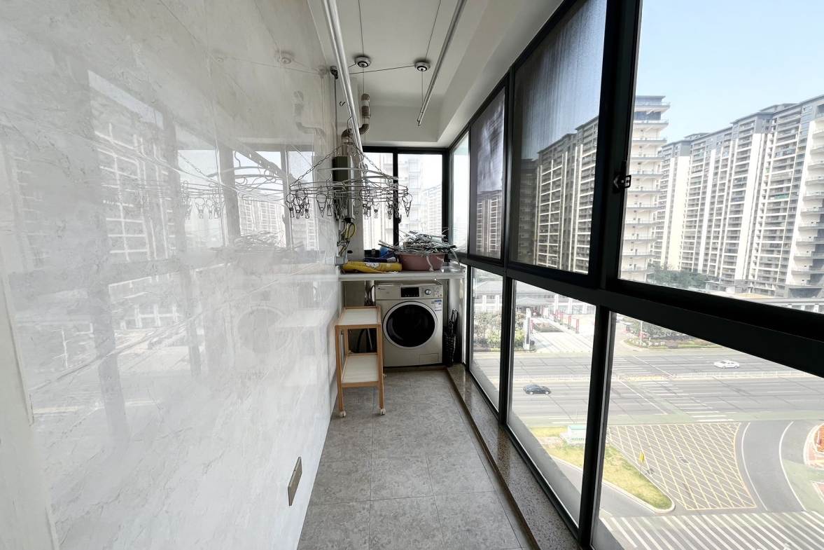 梓山湖领御  2室2厅1卫   1800.00元/月室内图
