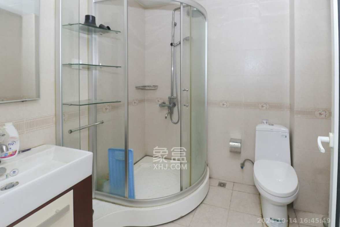 枫林美景  3室2厅2卫   2600.00元/月室内图