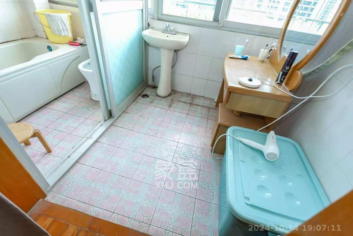 省少管所单位房  3室2厅2卫   1800.00元/月室内图