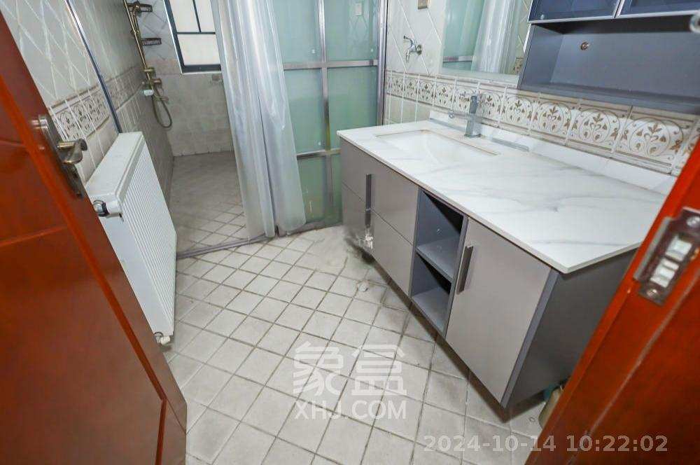 八方小区D区  4室2厅2卫   4500.00元/月室内图