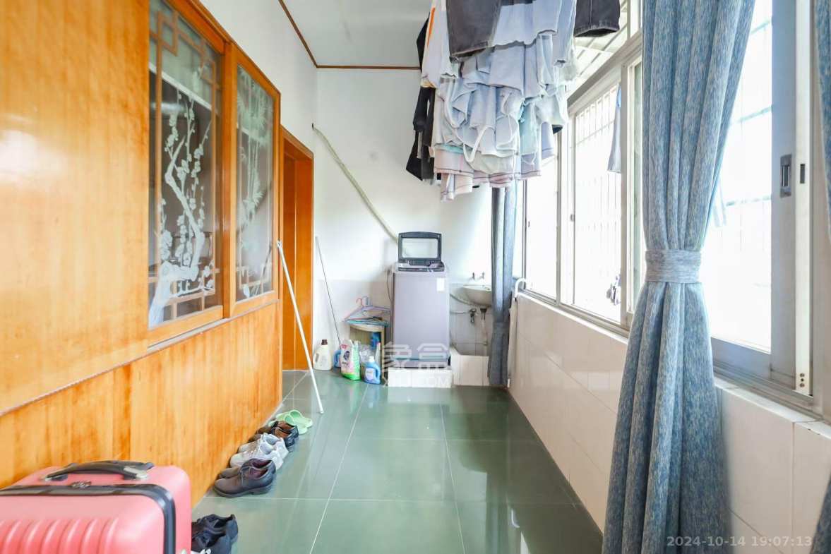 省少管所单位房  3室2厅2卫   1800.00元/月室内图
