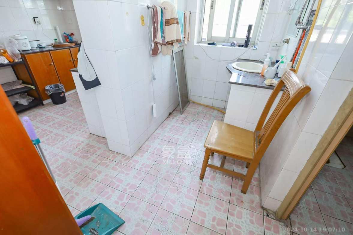 省少管所单位房  3室2厅2卫   1800.00元/月室内图