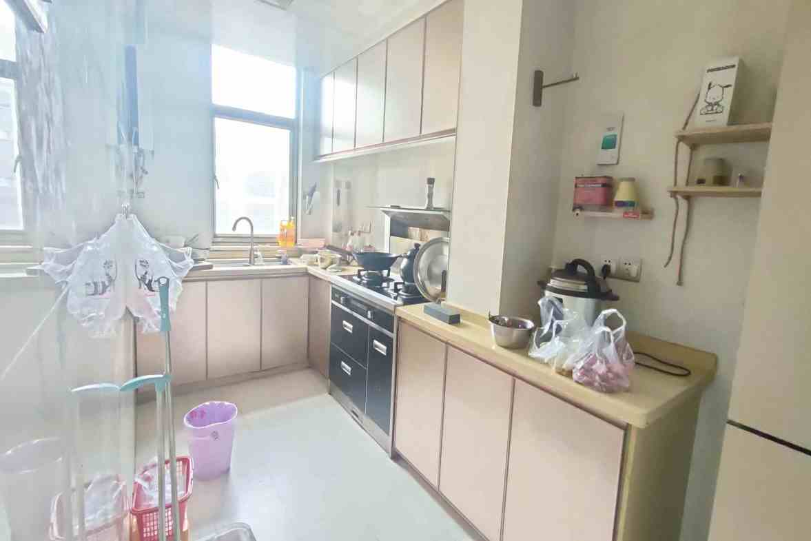 香格里拉  3室2厅2卫   2200.00元/月室内图