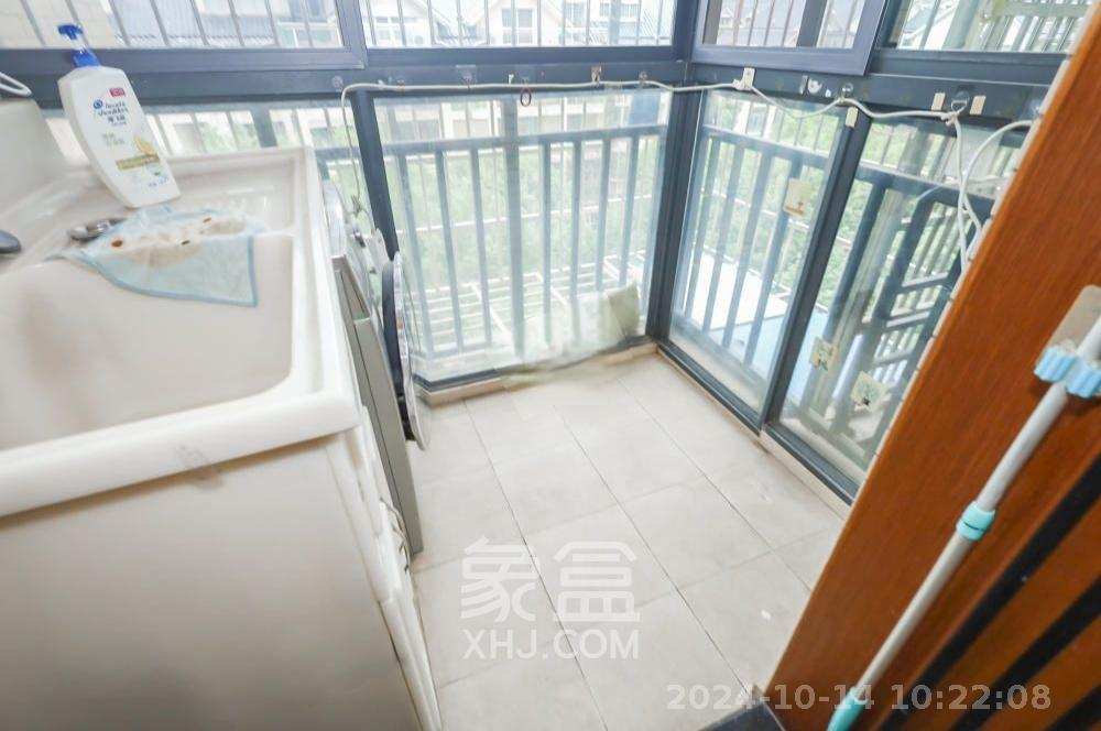 八方小区D区  4室2厅2卫   4500.00元/月室内图