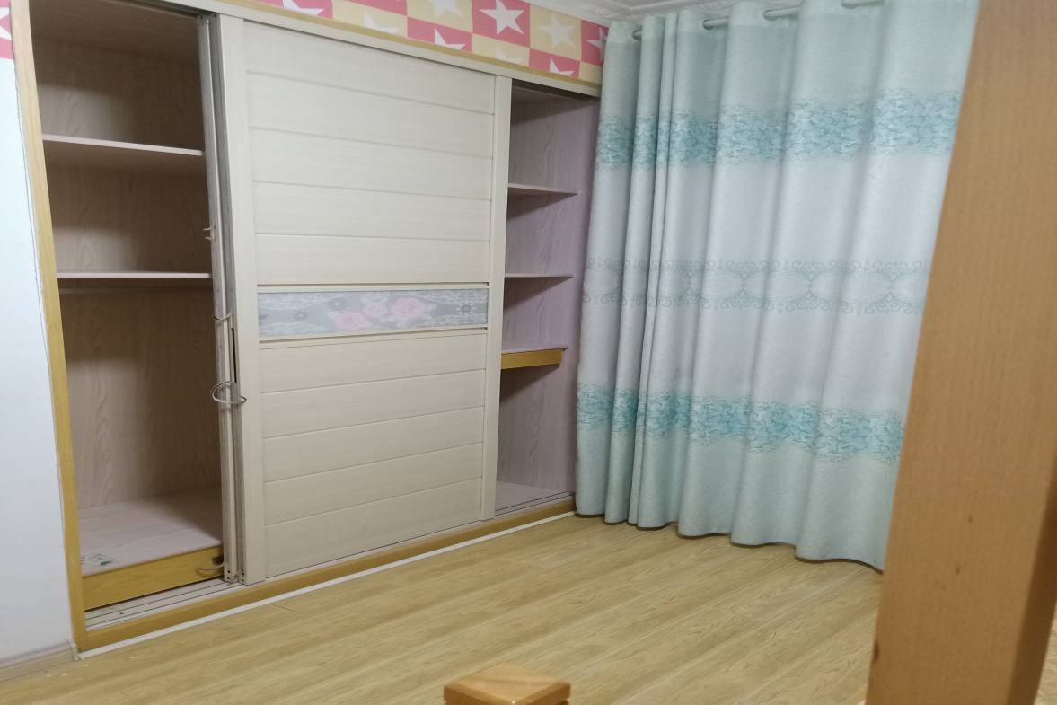 华新苑  2室2厅1卫   1500.00元/月室内图