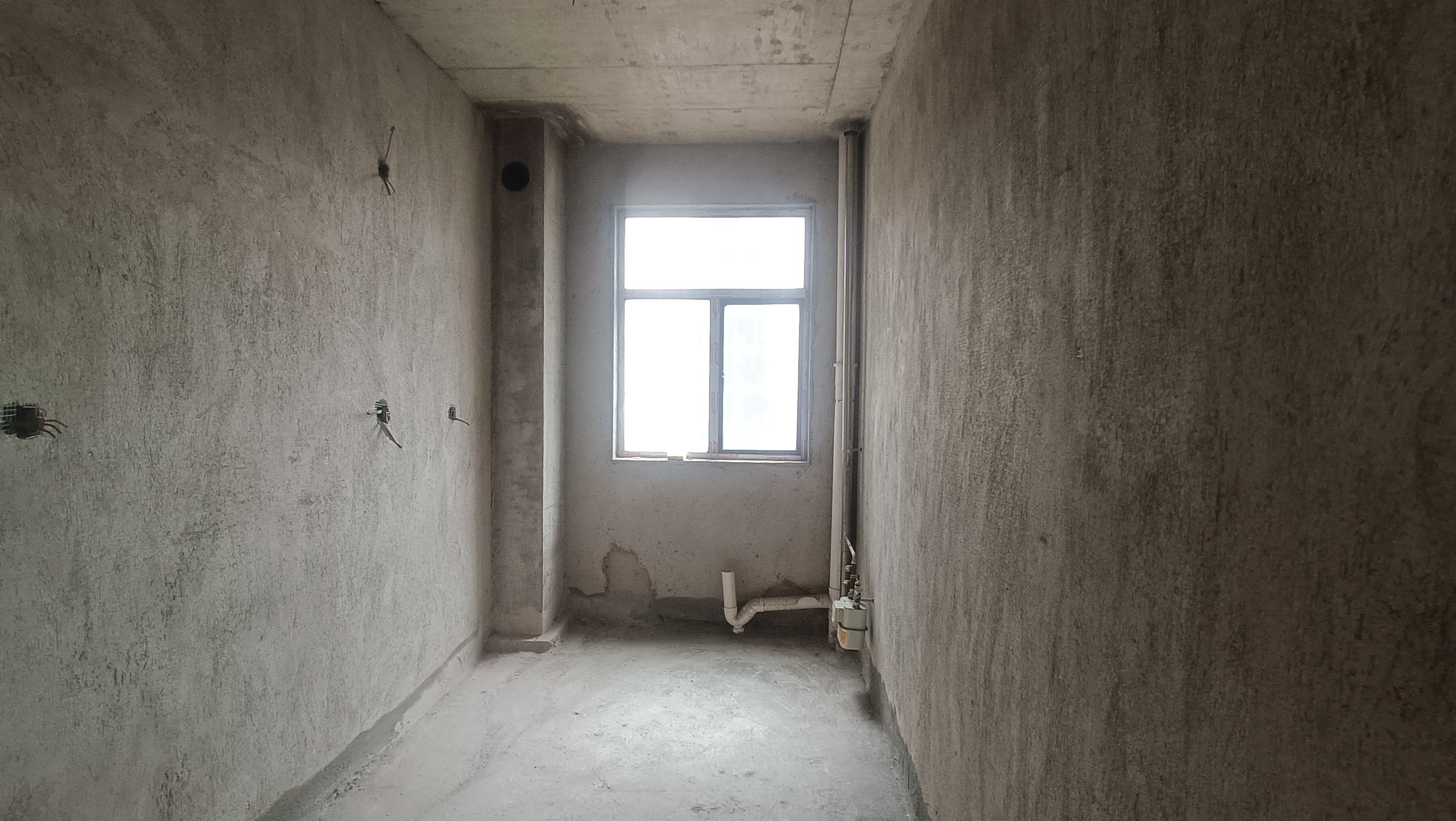 水域中央  4室2厅2卫    75.0万