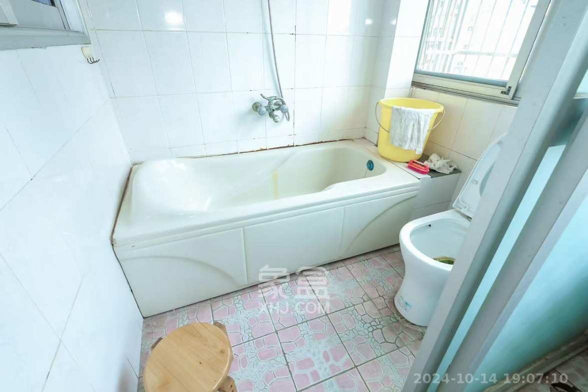 省少管所单位房  3室2厅2卫   1800.00元/月室内图