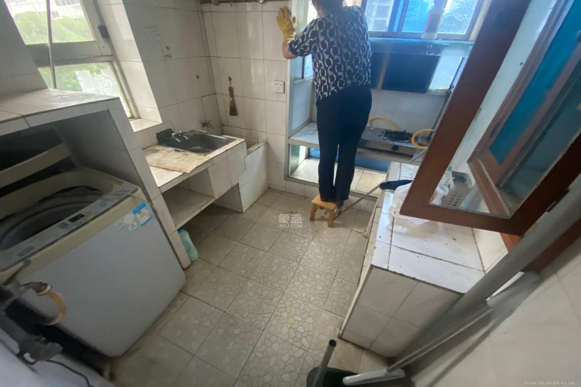 省政府机关梓园住宅区 3室1厅1卫 2400.0元/月 省政府机关梓园住宅区 3室1厅1卫 2400.0元/月室内图