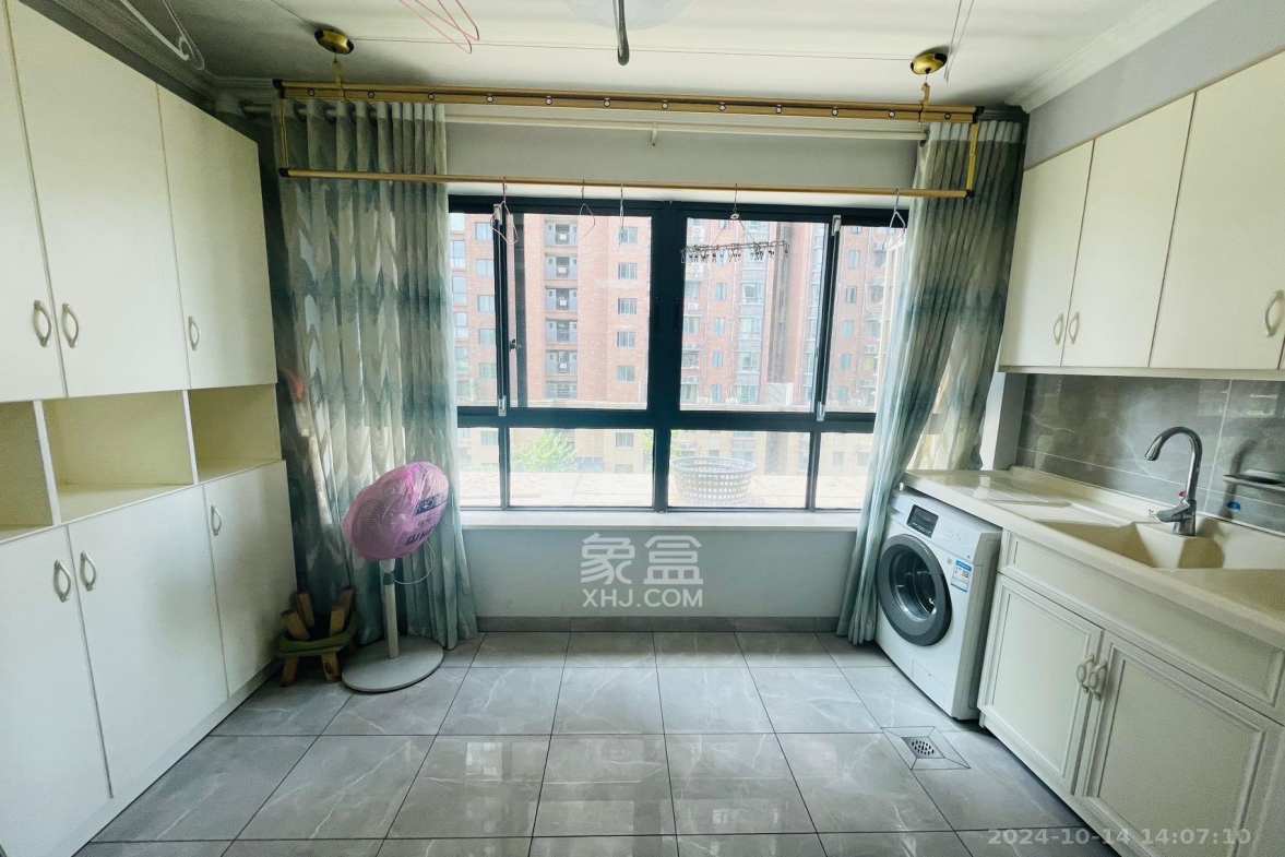 半山壹号 3室2厅2卫 3400.0元/月 半山壹号 3室2厅2卫 3400.0元/月室内图