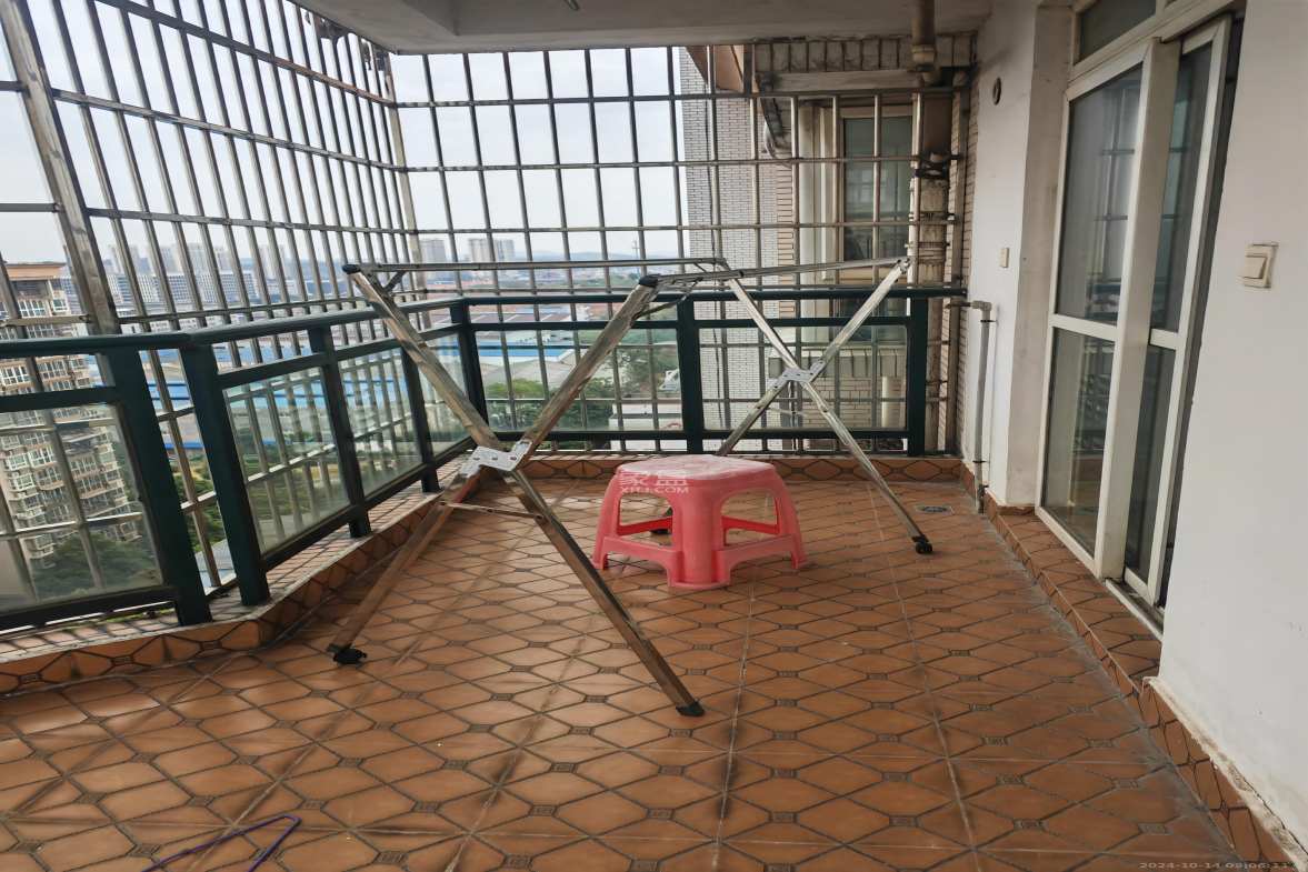鑫天山城明珠  4室2厅2卫   1600.00元/月室内图