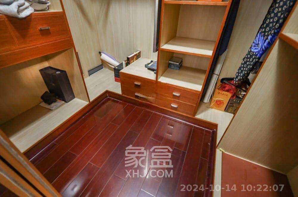 八方小区D区  4室2厅2卫   4500.00元/月室内图