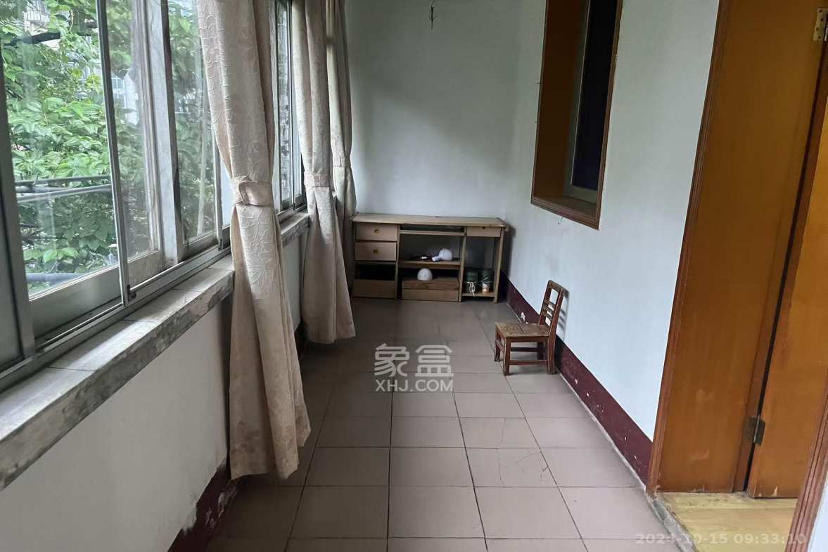 西牌楼商业局宿舍 3室1厅1卫 2300.0元/月 西牌楼商业局宿舍 3室1厅1卫 2300.0元/月室内图