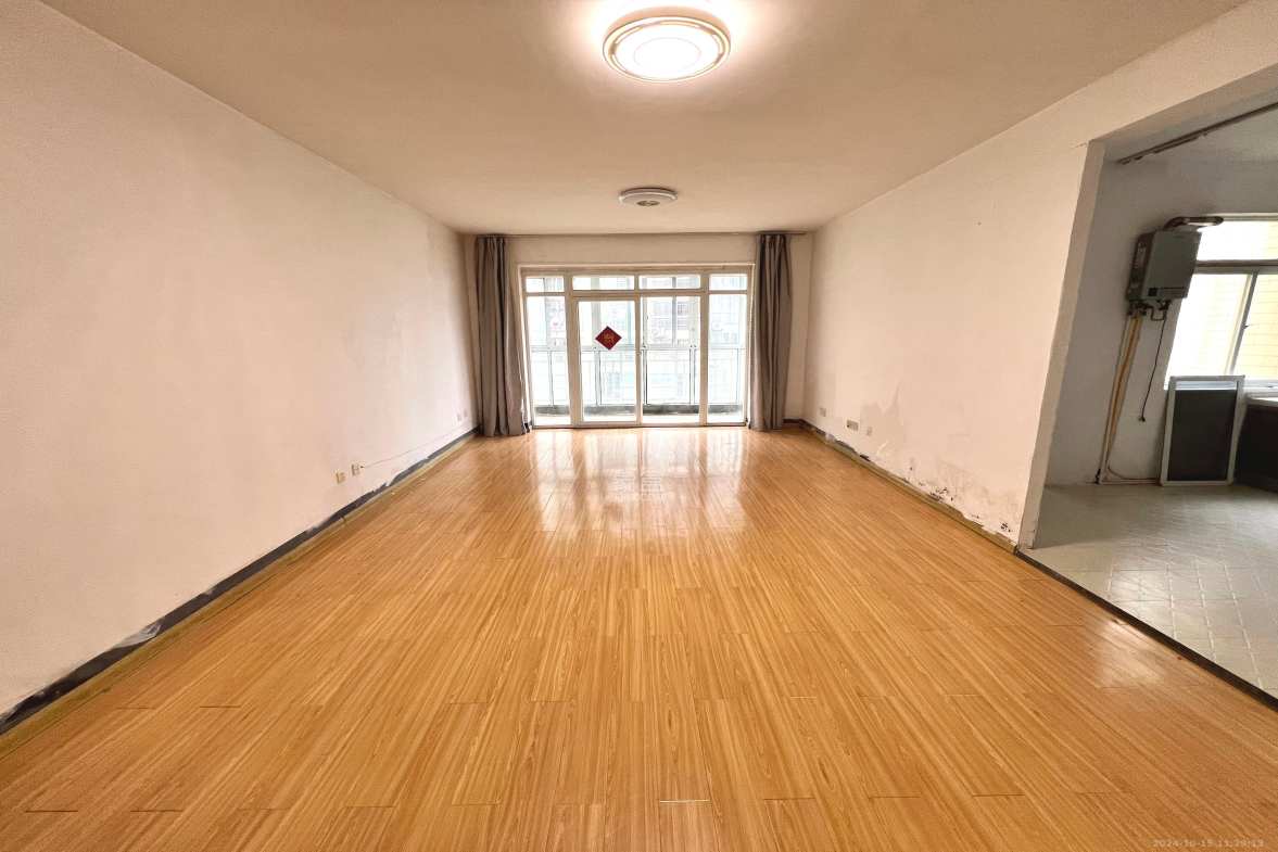 星语林名园  3室2厅2卫   1800.00元/月室内图1