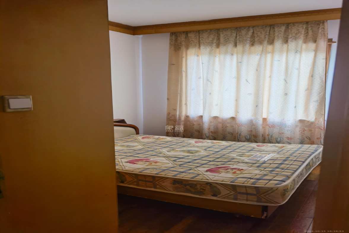新桥小区  4室0厅0卫   2500.00元/月室内图