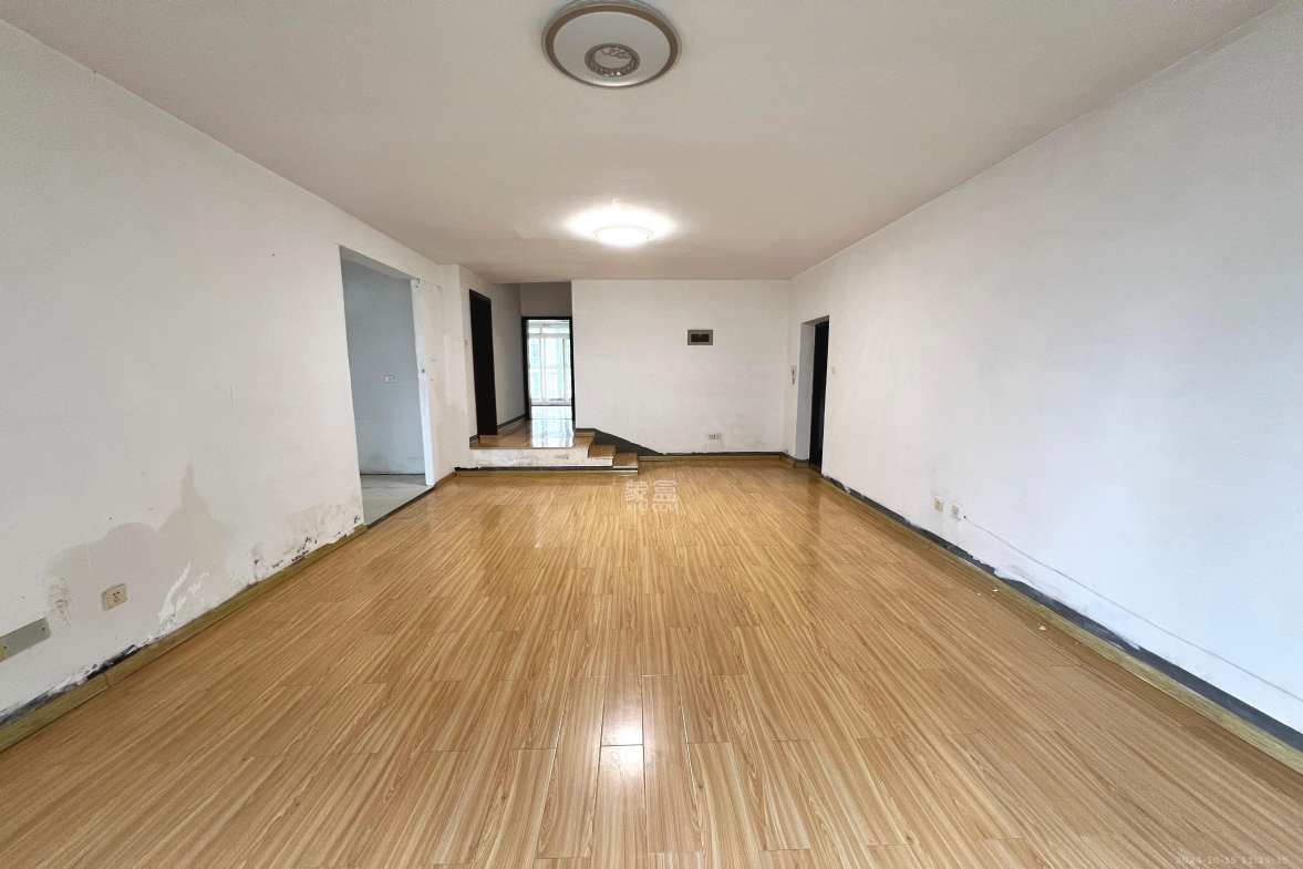 星语林名园  3室2厅2卫   1800.00元/月室内图