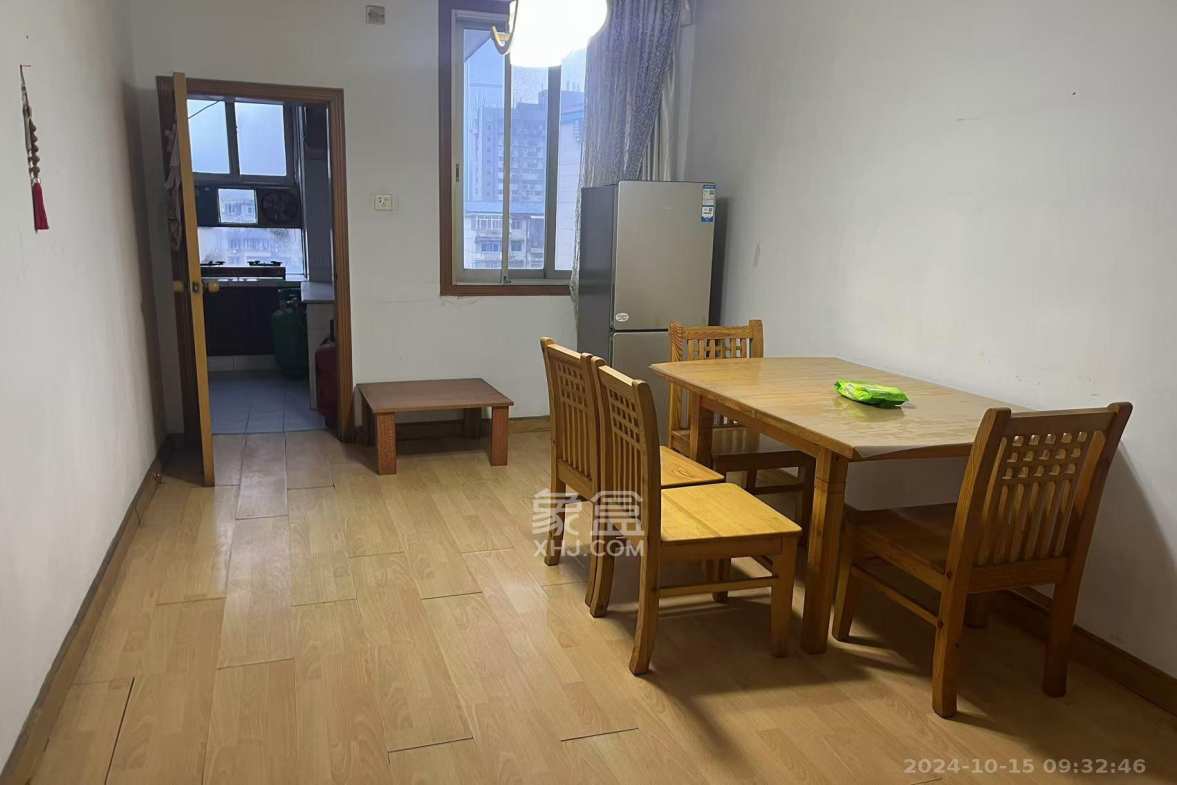 西牌楼商业局宿舍 3室1厅1卫 2300.0元/月 西牌楼商业局宿舍 3室1厅1卫 2300.0元/月室内图