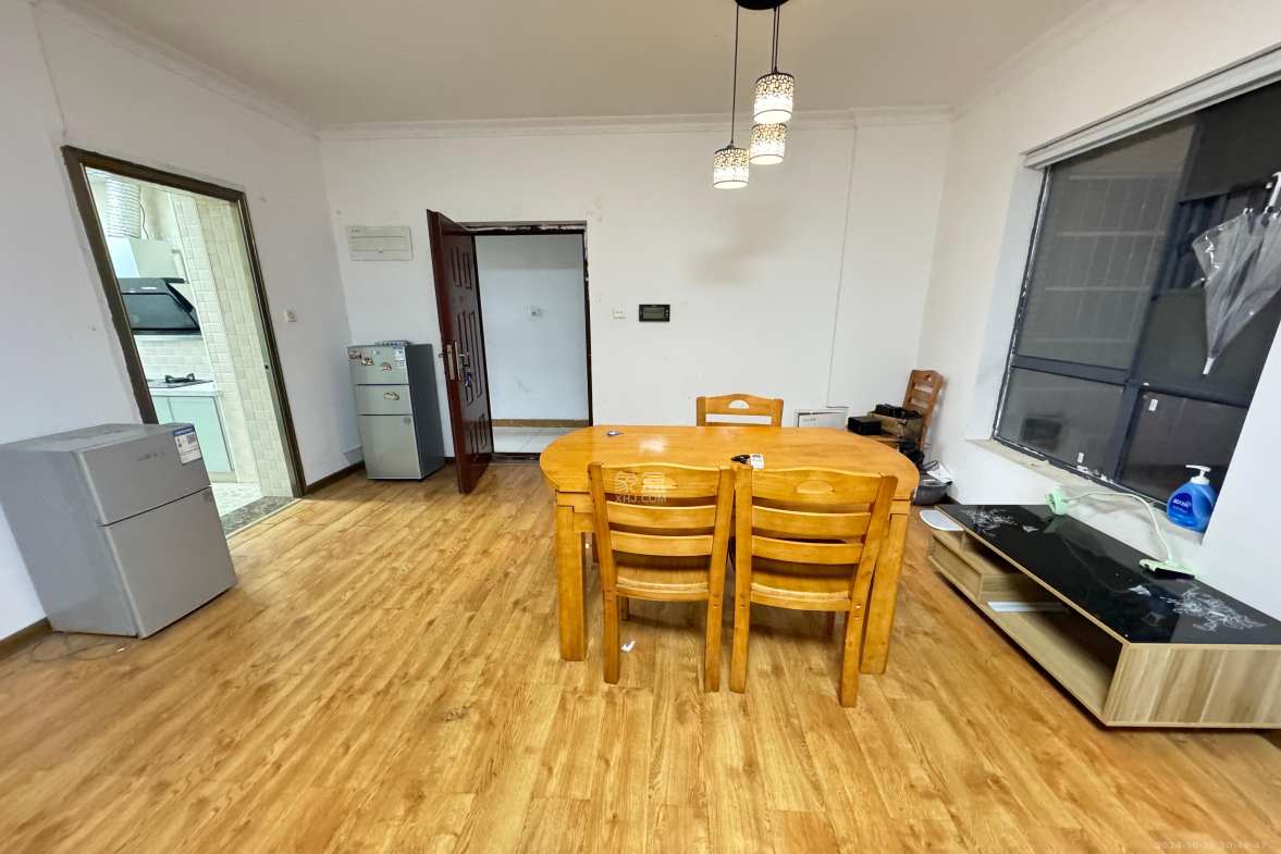 中国铁建国际城二期  3室2厅1卫    1600.0元/月室内图