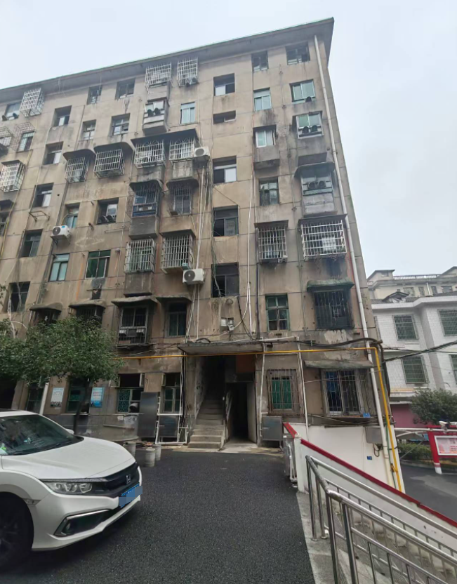 栗公港社区  3室2厅2卫   46.80万室内图1