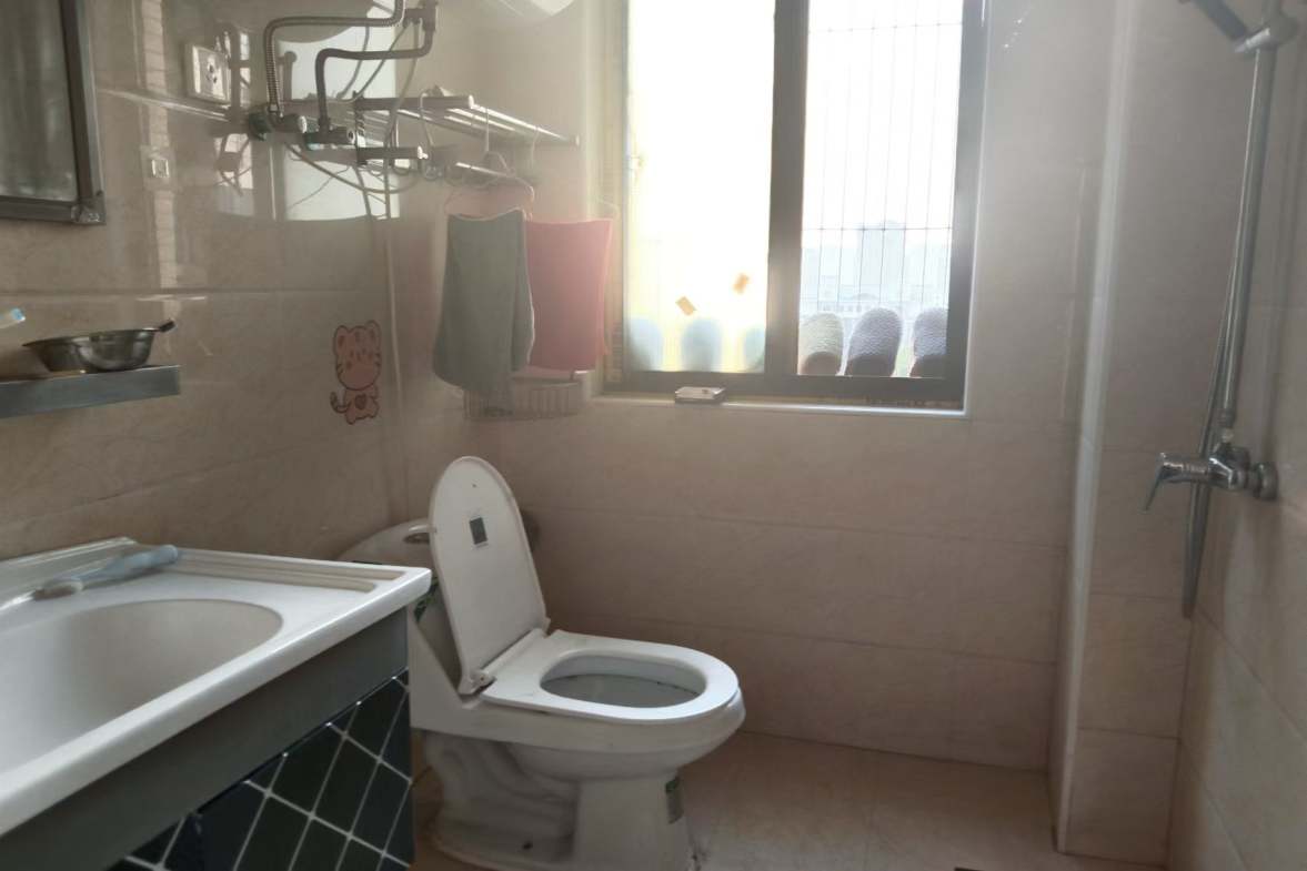 明兴翰苑一期  3室2厅2卫   2200.00元/月室内图