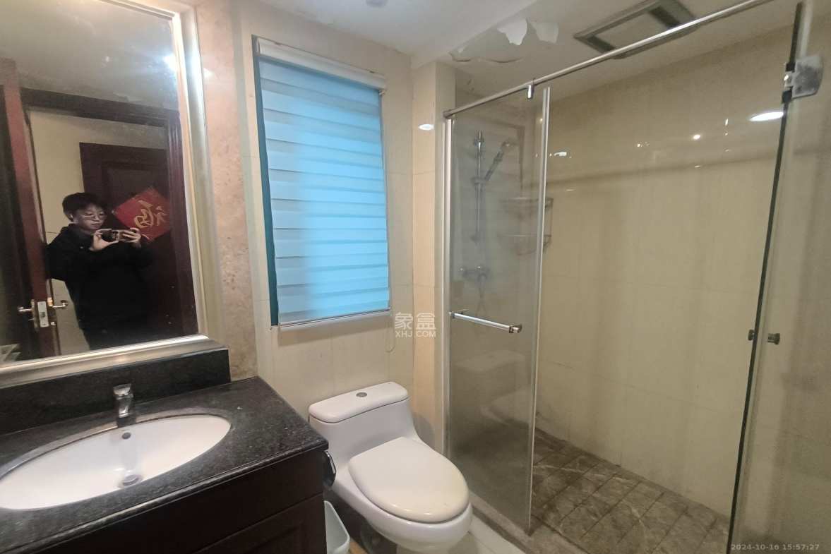 恒大雅苑  3室2厅2卫    2700.0元/月室内图