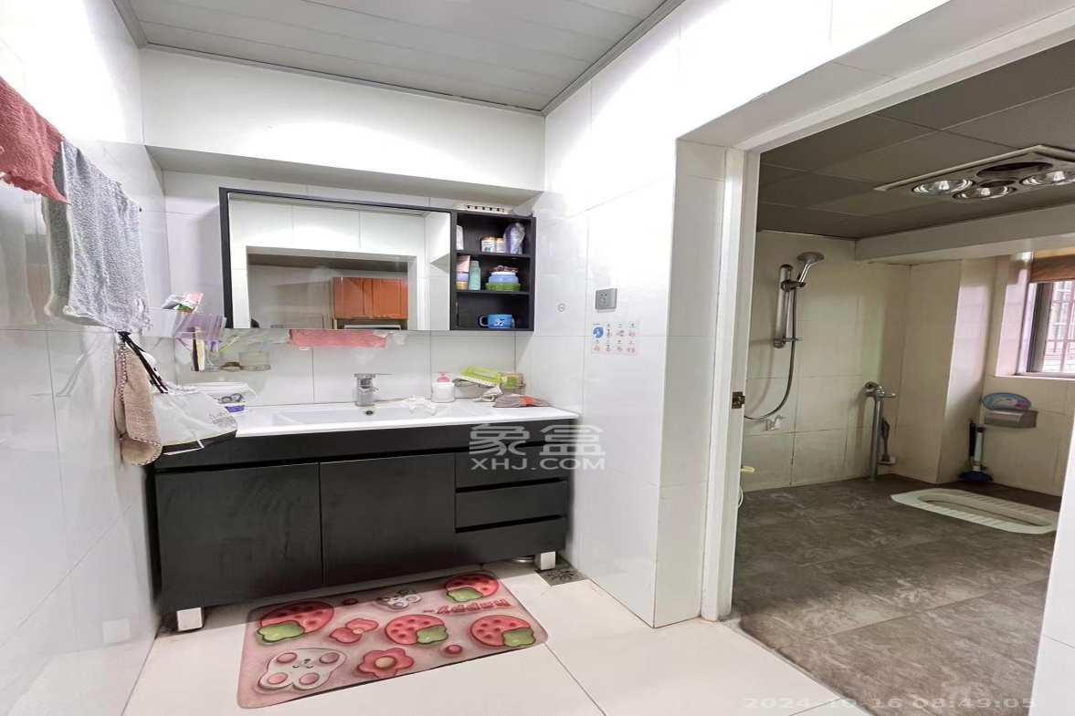 德政园  3室2厅2卫    3400.0元/月 德政园  3室2厅2卫    3400.0元/月室内图