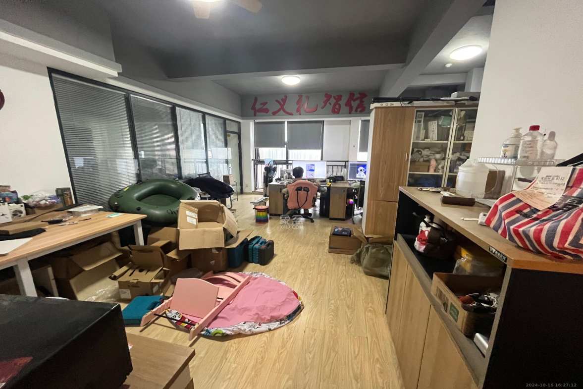万坤图财富广场  1室2厅1卫   4000.00元/月室内图