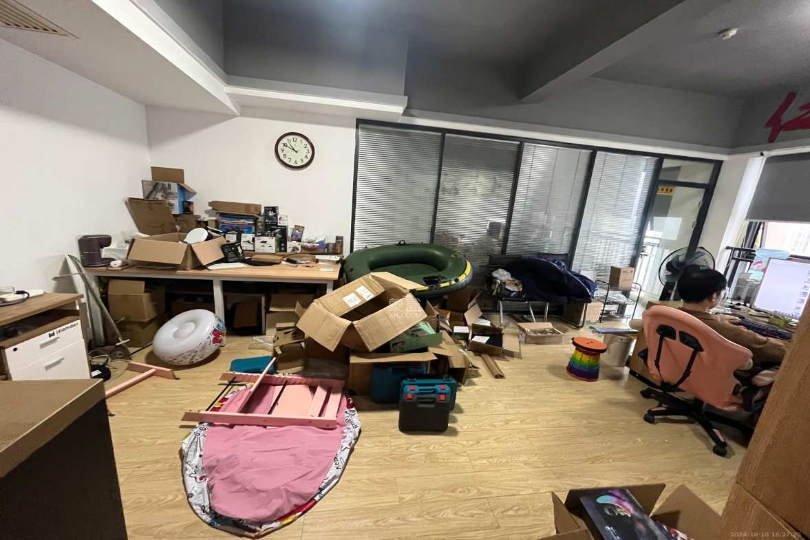 万坤图财富广场  1室2厅1卫   4000.00元/月室内图