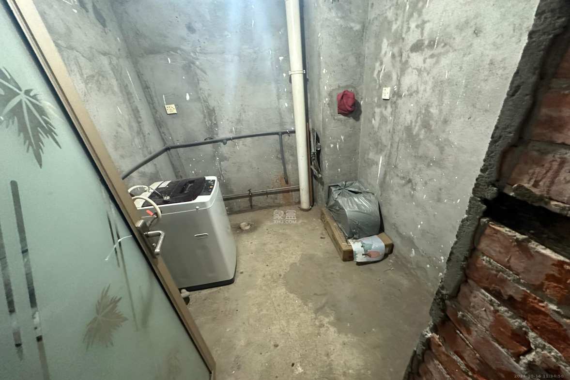 新天小区  2室2厅1卫   1400.00元/月室内图