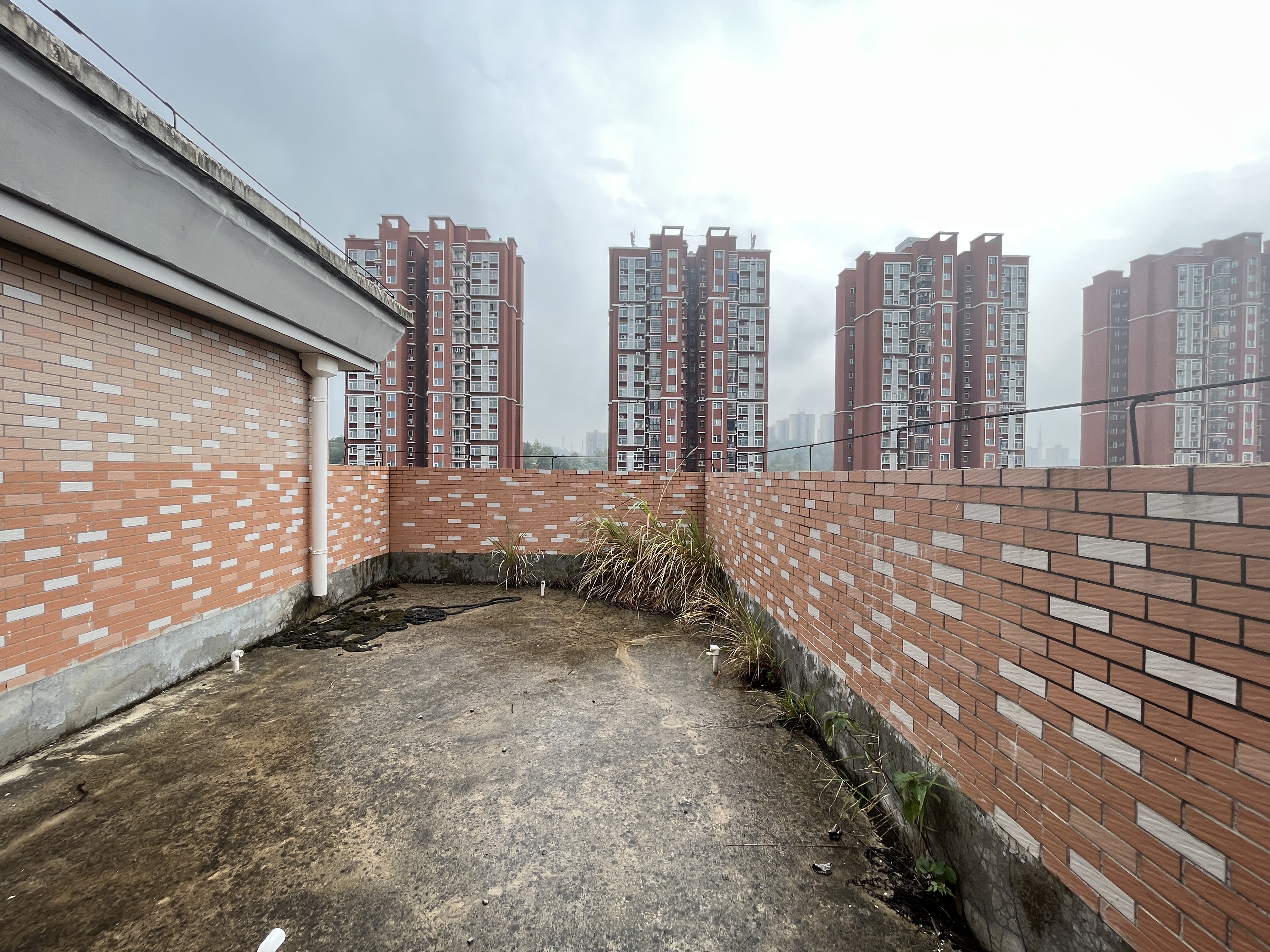 香山红叶  5室2厅2卫    89.8万