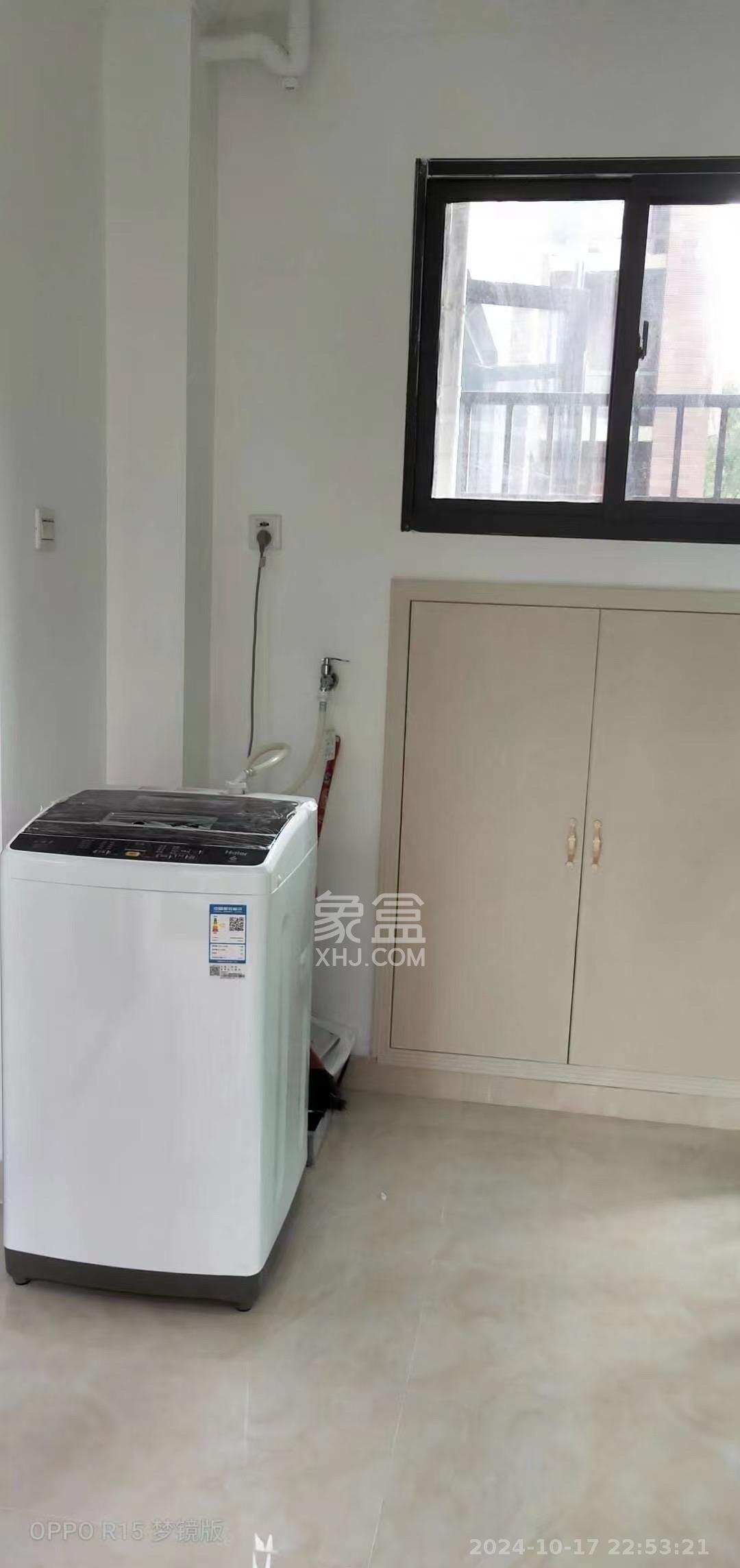 翡翠云天  3室2厅2卫   2500.00元/月室内图