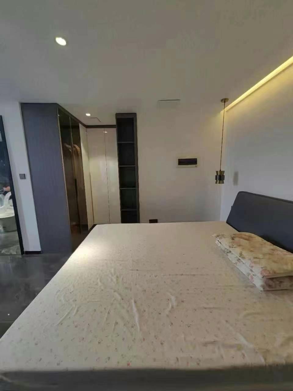 亚洲豪苑南区  4室3厅3卫   338.00万卧室