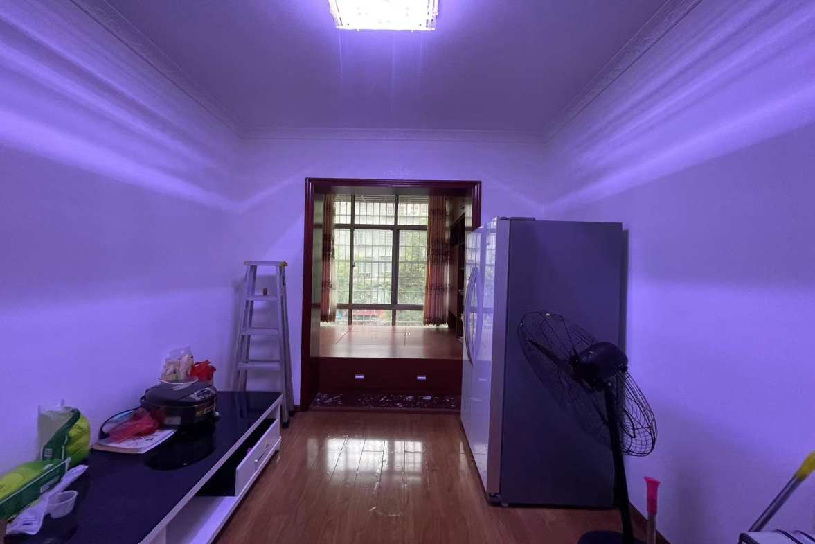 鸿都苑 3室2厅2卫 98.8万 鸿都苑 3室2厅2卫 98.8万客厅