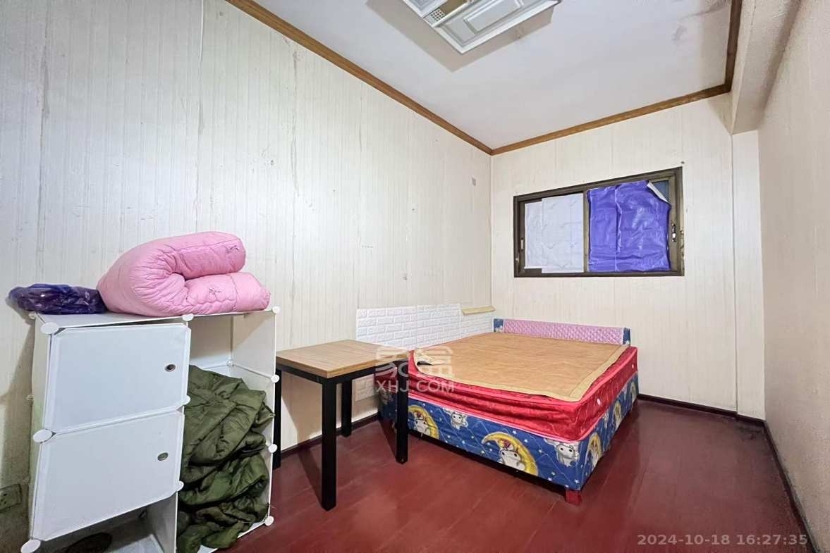 三里垅小区  4室2厅2卫   2400.00元/月室内图