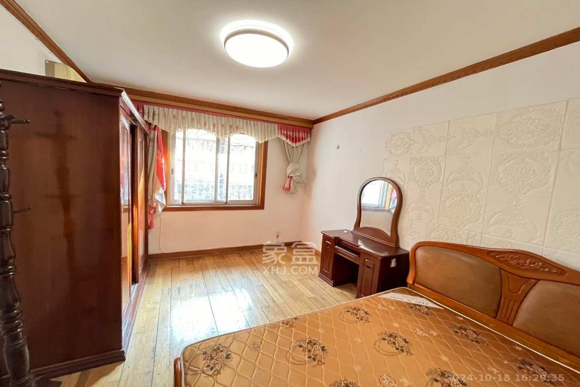 科教新村  4室2厅2卫   2800.00元/月室内图