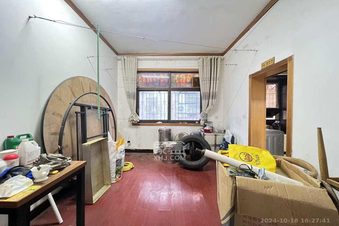三里垅小区  4室2厅2卫   2400.00元/月室内图